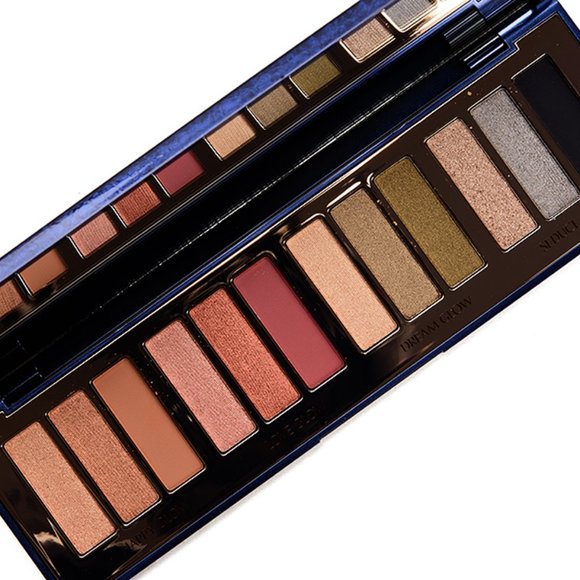 Charlotte Tilbury: Starry Eyes to Hypnotize - Picture 2 of 10